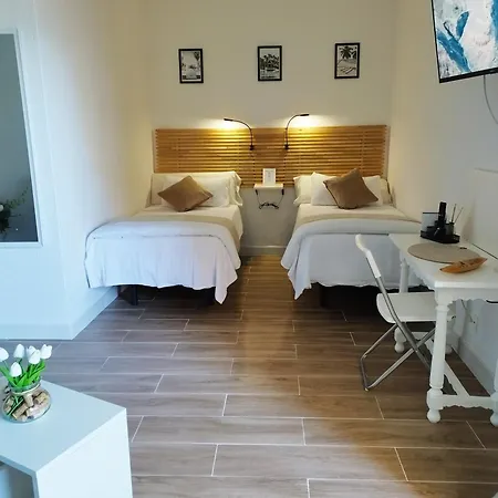 Amazing Front Sea View Studio. Centre ماربيا