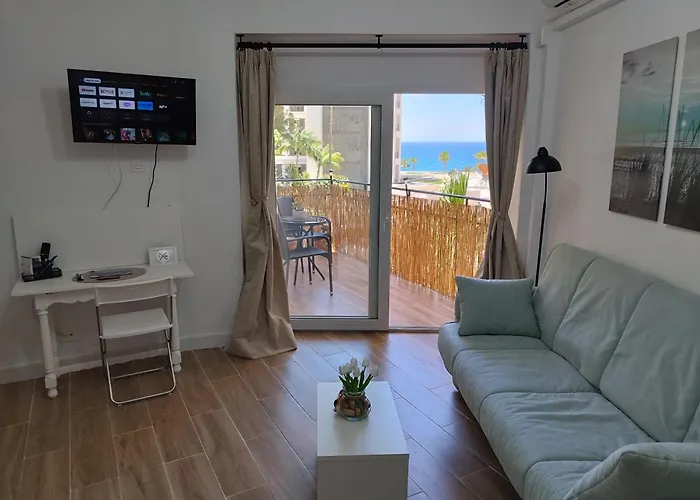 Amazing Front Sea View Studio. Centre * 马尔韦利亚